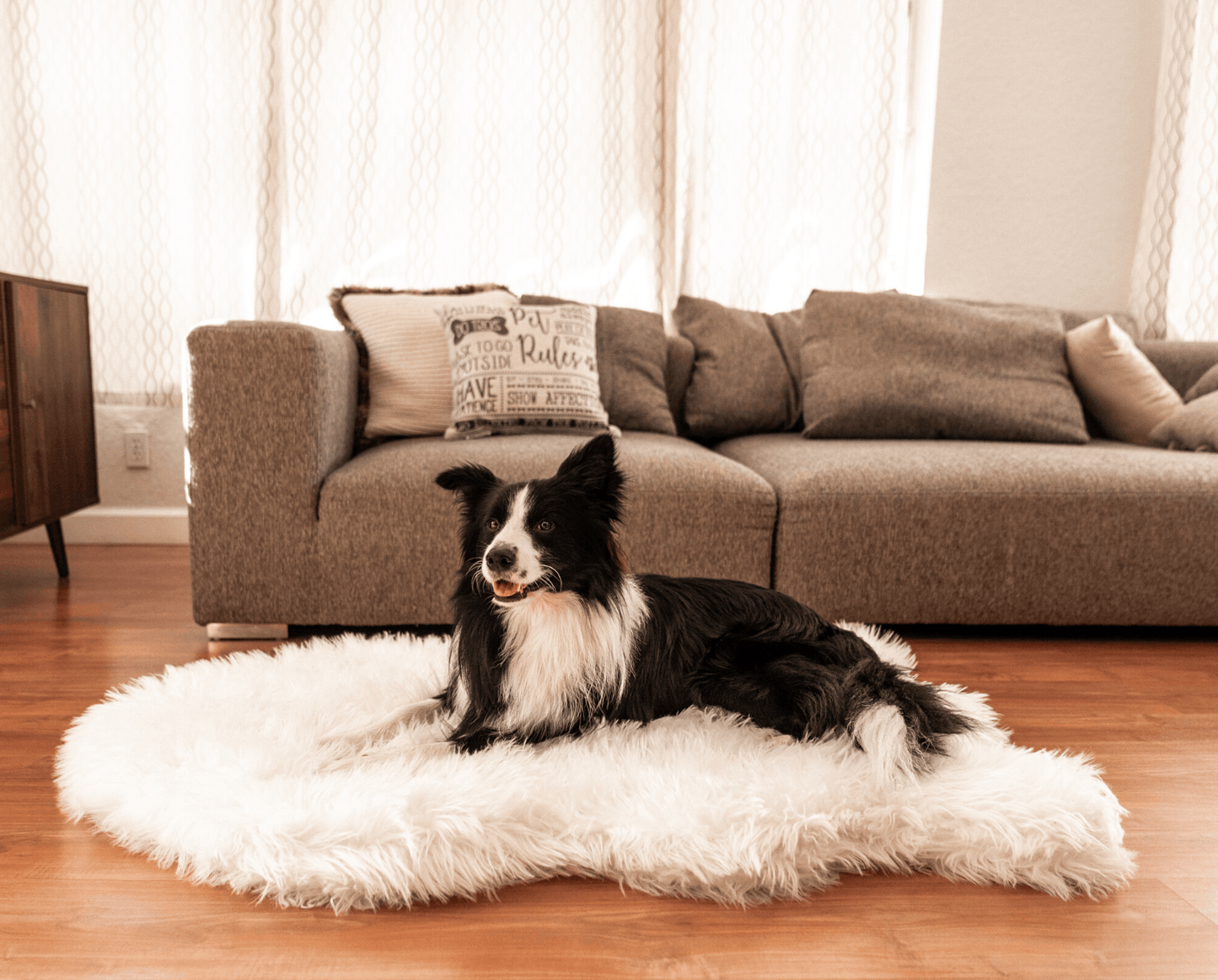 PupRug by Paw.com® Faux Fur Orthopedic Dog Bed - Curve Polar White Dog Beds Paw